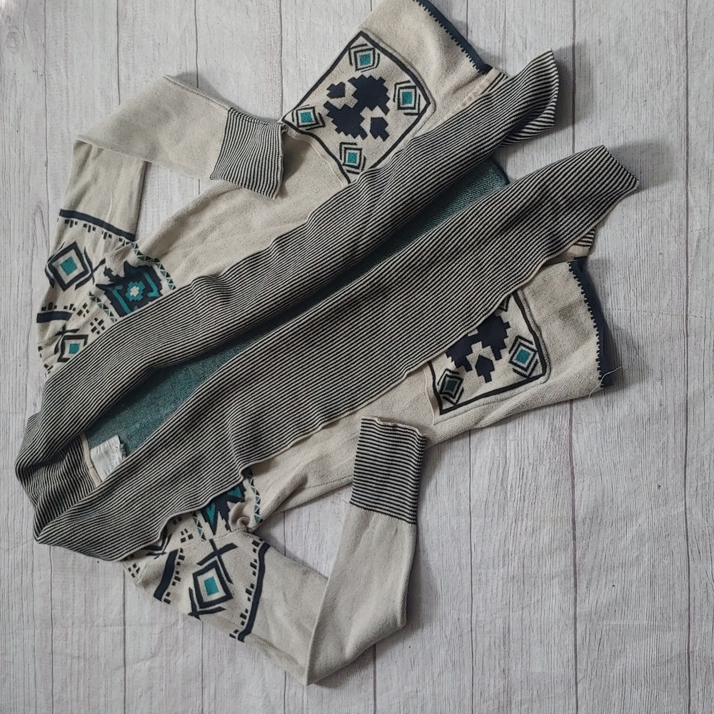 BETWEEN ME & YOU OPEN AZTEC CARDIGAN